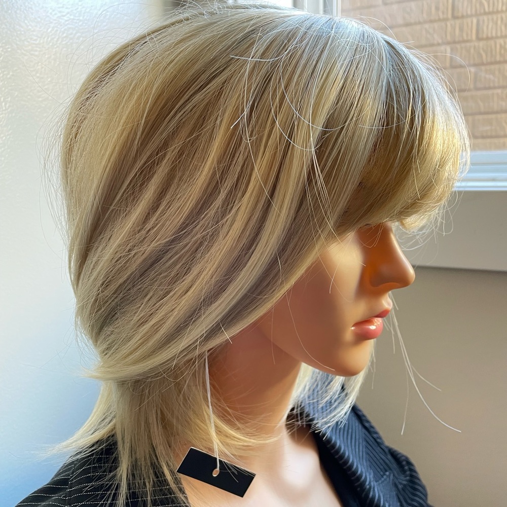 NWT 12” pale honey blonde highlights ash with bangs short bob wig natural look